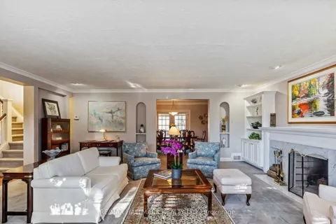 20 Owen Boulevard, Toronto, ON M2P 1E9