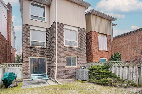 82 Carnival Court, ON M2R 3T8