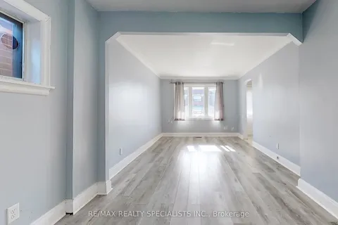 739 Vaughan Road, Toronto, ON M6E 2Z2