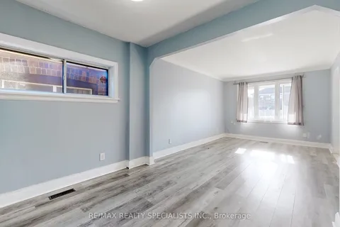 739 Vaughan Road, Toronto, ON M6E 2Z2