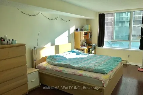 38 Elm Street, Toronto, ON M5G 2K5