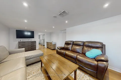 341 Moore Park Avenue, Toronto, ON M2R 2R5