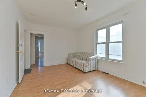 18 Barton Avenue, Toronto, ON M5R 1G8