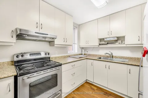 14 Northmount Avenue, Toronto, ON M3H 1N4