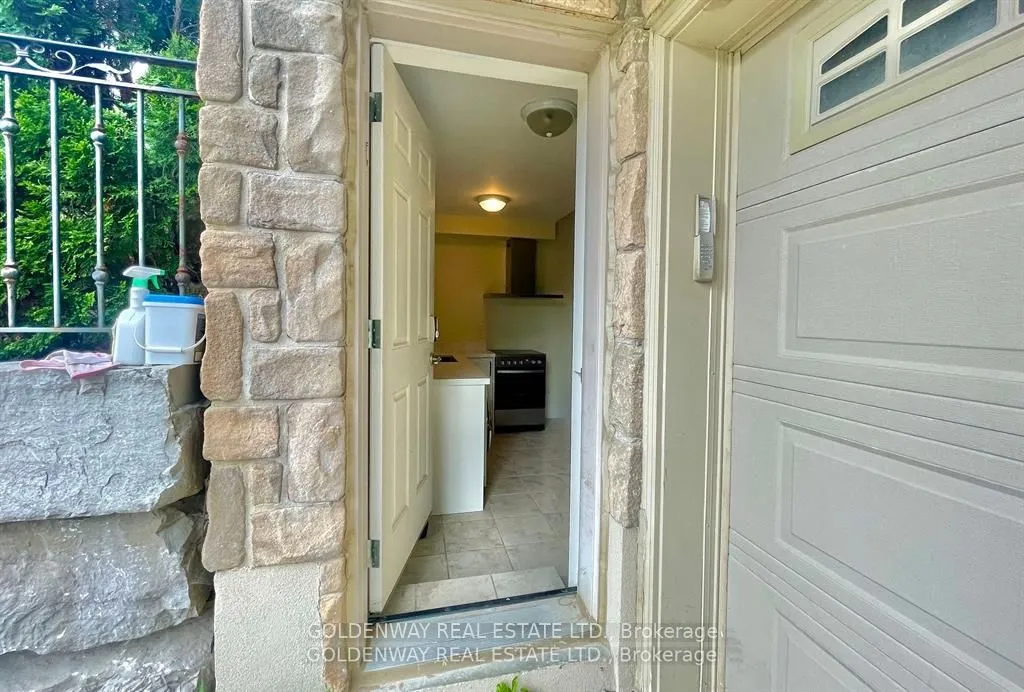 5 Geranium Court, Toronto, ON M2M 0A2