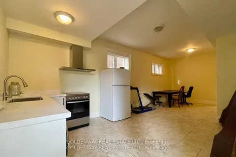 5 Geranium Court, Toronto, ON M2M 0A2