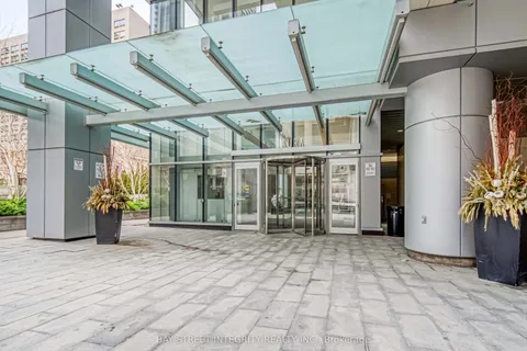 386 Yonge Street, Toronto, ON M5B 0A5