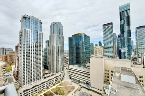 386 Yonge Street, Toronto, ON M5B 0A5
