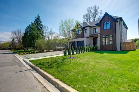 28 Ternhill Crescent, Toronto, ON M3C 2E5