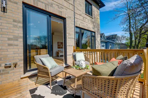 28 Ternhill Crescent, Toronto, ON M3C 2E5