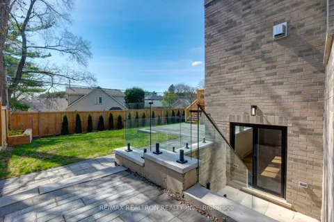 28 Ternhill Crescent, Toronto, ON M3C 2E5