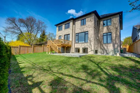 28 Ternhill Crescent, Toronto, ON M3C 2E5
