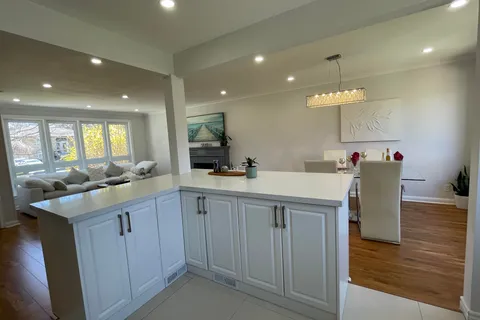 116 Betty Ann Drive, Toronto, ON M2N 1X4