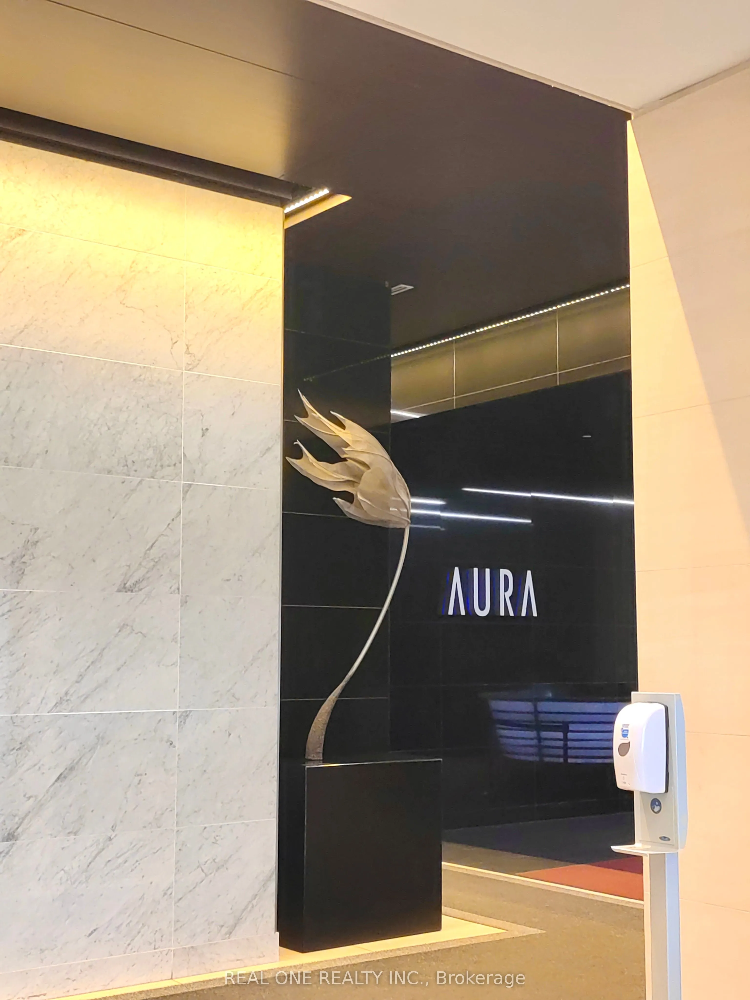 388 Yonge Street, ON M5B 0A4