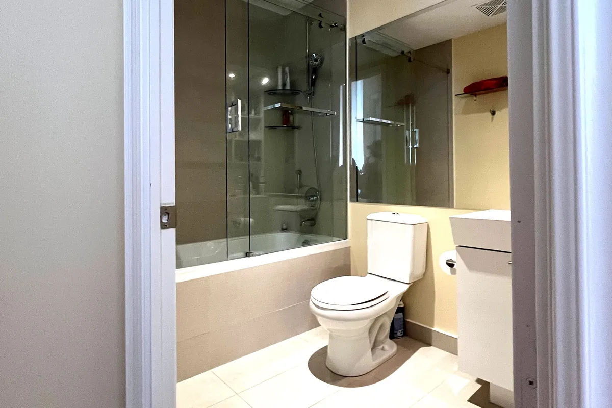 388 Yonge Street, ON M5B 0A4