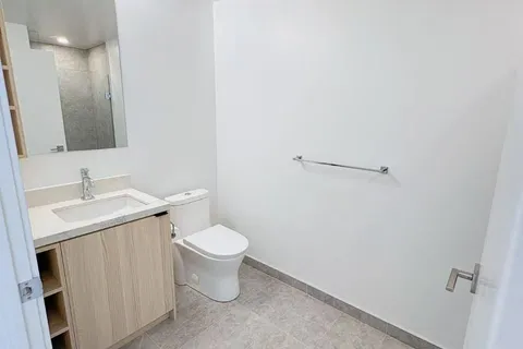 252 Church Street, Toronto, ON M5B 0E6
