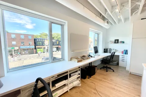 689 St Clair Avenue, Toronto, ON M6C 1B2