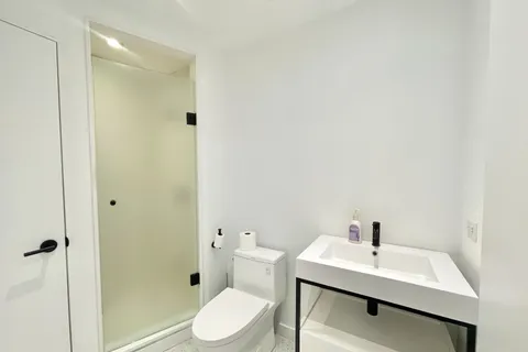689 St Clair Avenue, Toronto, ON M6C 1B2