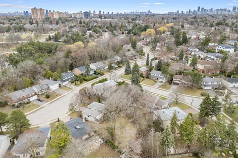 288 Newton Drive, Toronto, ON M2M 2P8