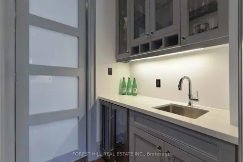 200 Clanton Park Road, Toronto, ON M3H 2G1