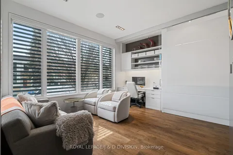 64 Bannockburn Avenue, Toronto, ON M5M 2N1
