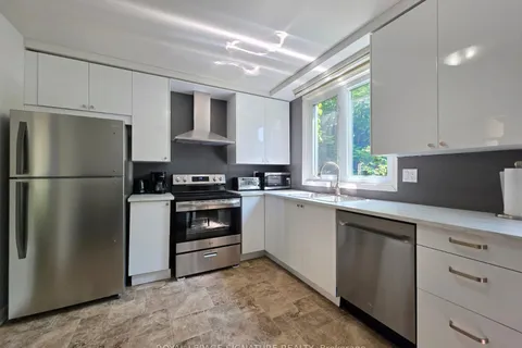 12 Lacewood Crescent, Toronto, ON M3A 2Z4