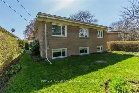 12 Lacewood Crescent, Toronto, ON M3A 2Z4