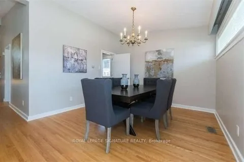 12 Lacewood Crescent, Toronto, ON M3A 2Z4