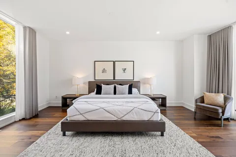 15 Fairmeadow Avenue, Toronto, ON M2P 0A5