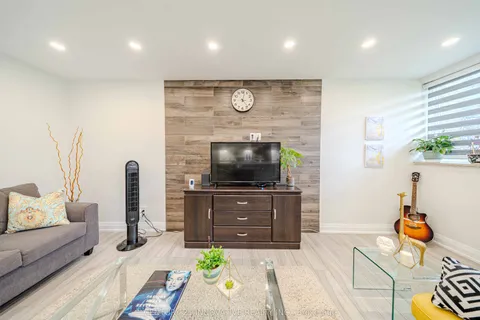 219 Wilson Avenue, ON M5M 3B2