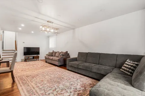 16 Cresthaven Drive, Toronto, ON M2H 1L7