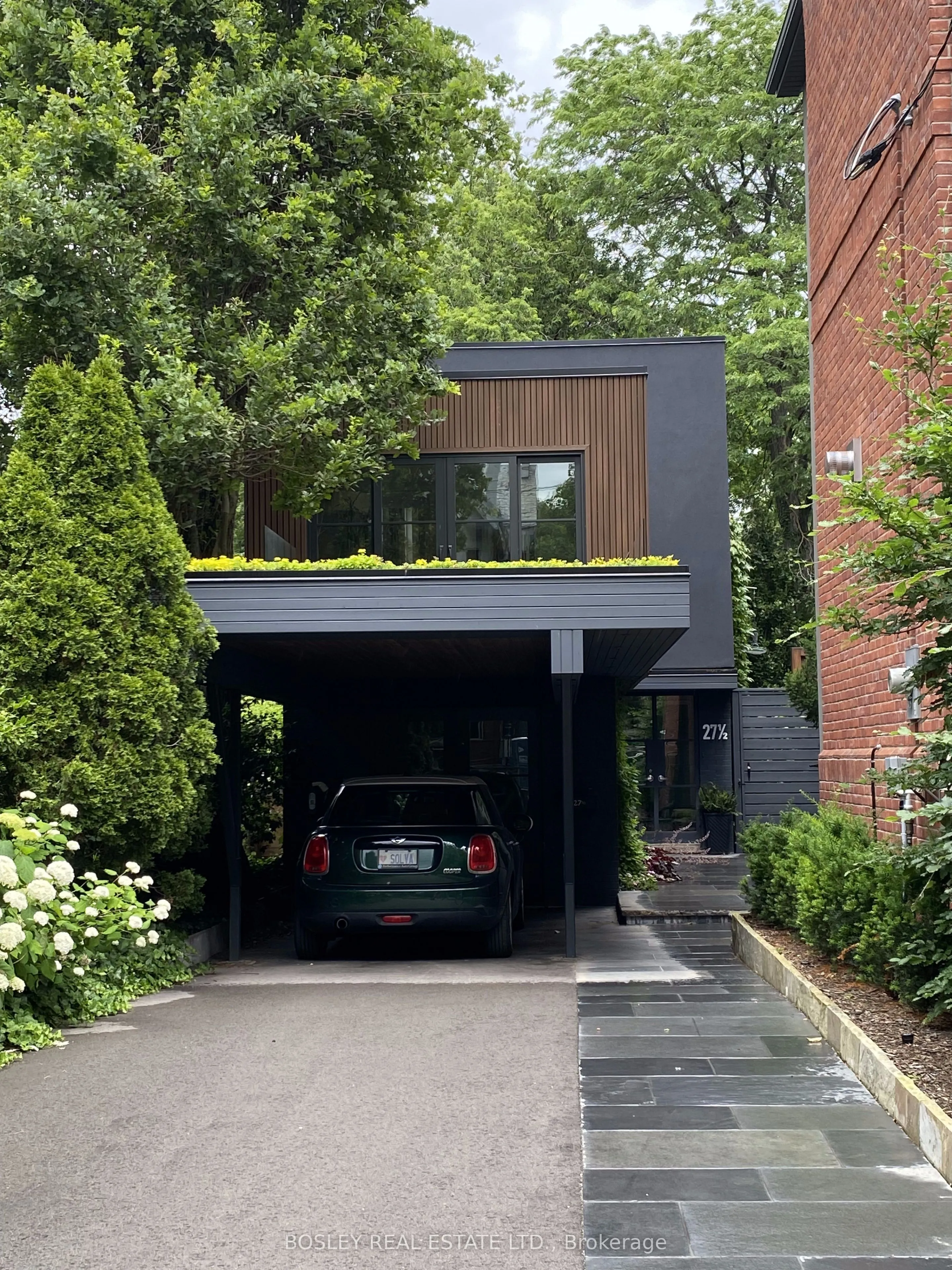 27 1/2 Dunbar Road, Toronto, ON M4W 2X5