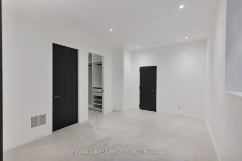 310 Patricia Avenue, Toronto, ON M2R 2M5