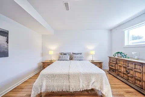 215 Searle Avenue, Toronto, ON M3H 4B6