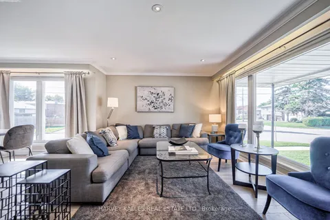 215 Searle Avenue, Toronto, ON M3H 4B6