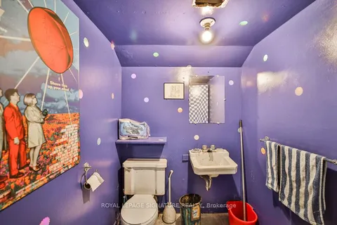 998 Bathurst Street, Toronto, ON M5R 3G7