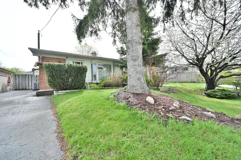 10 Billington Crescent, Toronto, ON M3A 2G6