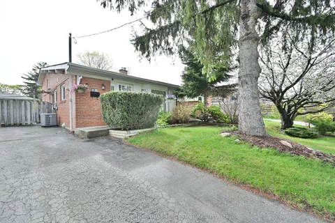 10 Billington Crescent, Toronto, ON M3A 2G6