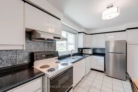 9 Geraldton Crescent, Toronto, ON M2J 2R5
