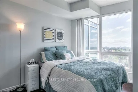 18 Holmes Avenue, Toronto, ON M2N 4L9