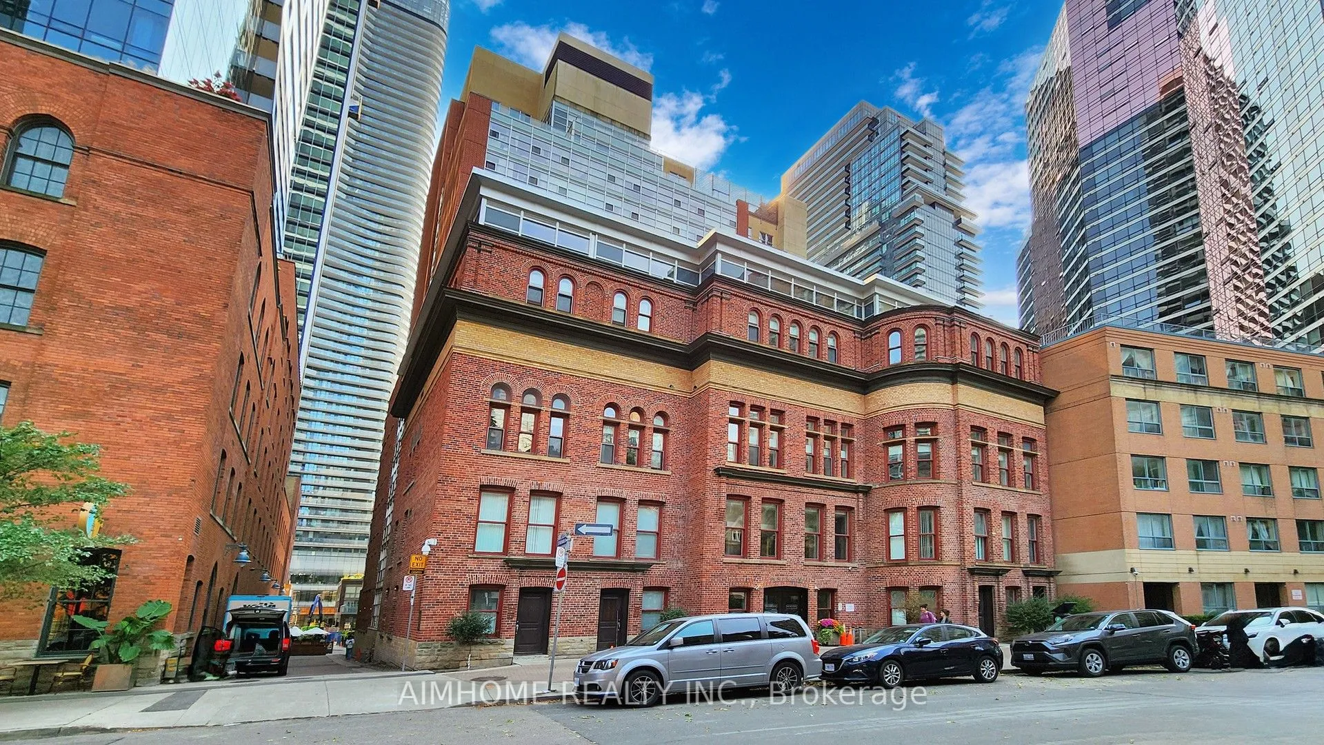 11 St. Joseph Street, Toronto, ON M4Y 3G4