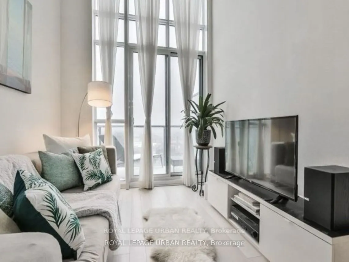 5 Hanna Avenue, Toronto, ON M6K 0B3