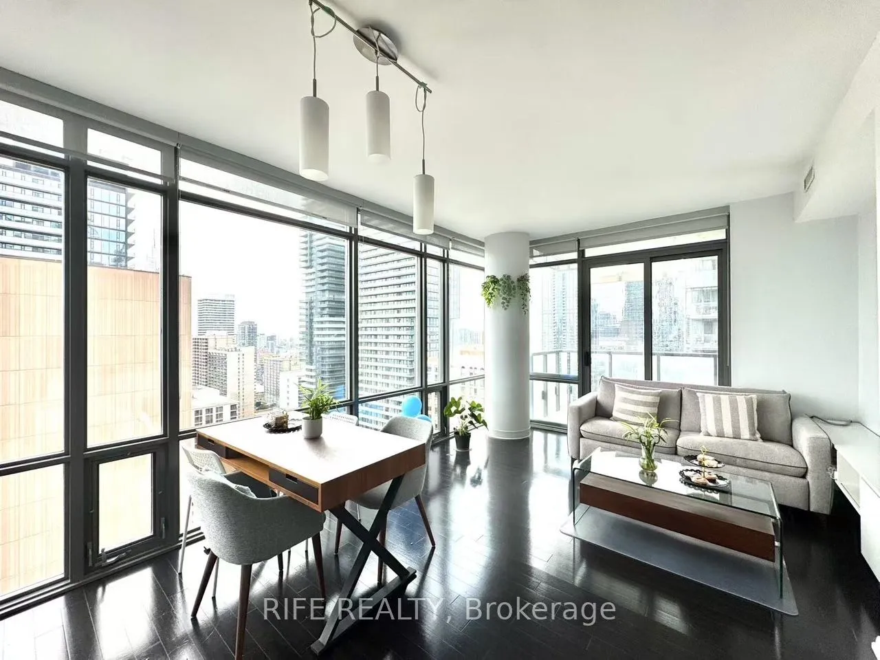 37 Grosvenor Street, Toronto, ON M4Y 3G5