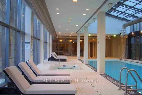37 Grosvenor Street, Toronto, ON M4Y 3G5