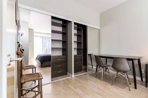1005 King Street, Toronto, ON M6K 3M8