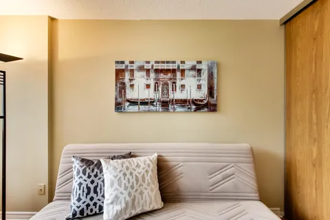 133 Torresdale Avenue, Toronto, ON M2R 3T2