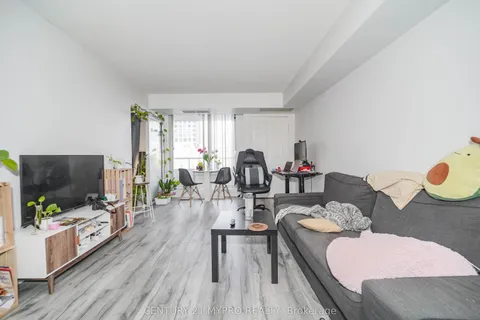 18 Hillcrest Avenue, Toronto, ON M2N 6T5