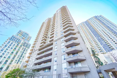 18 Hillcrest Avenue, Toronto, ON M2N 6T5