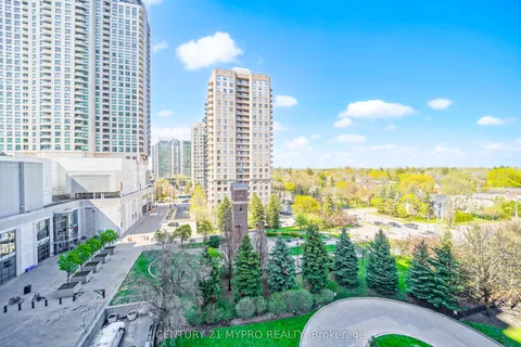 18 Hillcrest Avenue, Toronto, ON M2N 6T5
