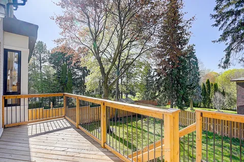 23 Cresthaven Drive, Toronto, ON M2H 1L9